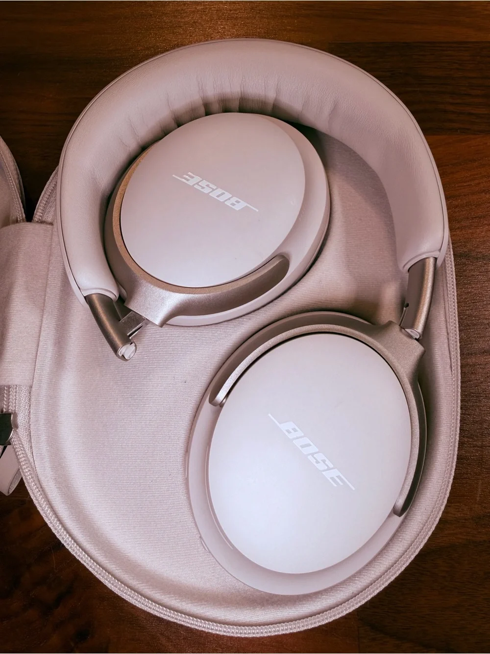 BRAND NEW Bose White Over-Ear Wireless Headphones with Zip Case **Never Used** - Picture 4 of 11